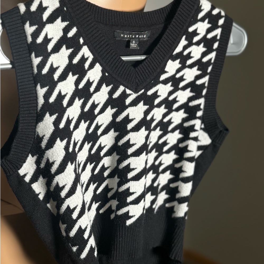 Adore this cropped vest super cute!